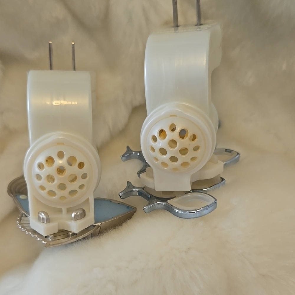 Chic Silver and White Fish Wall Plug Ins Set - Picture 5 of 5